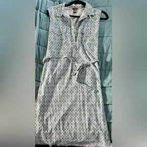 Eddie Bauer Departures Sleeveless shirt dress. Teal pattern.